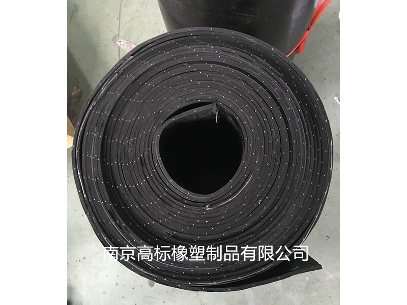 夾鋼絲網(wǎng)橡膠板