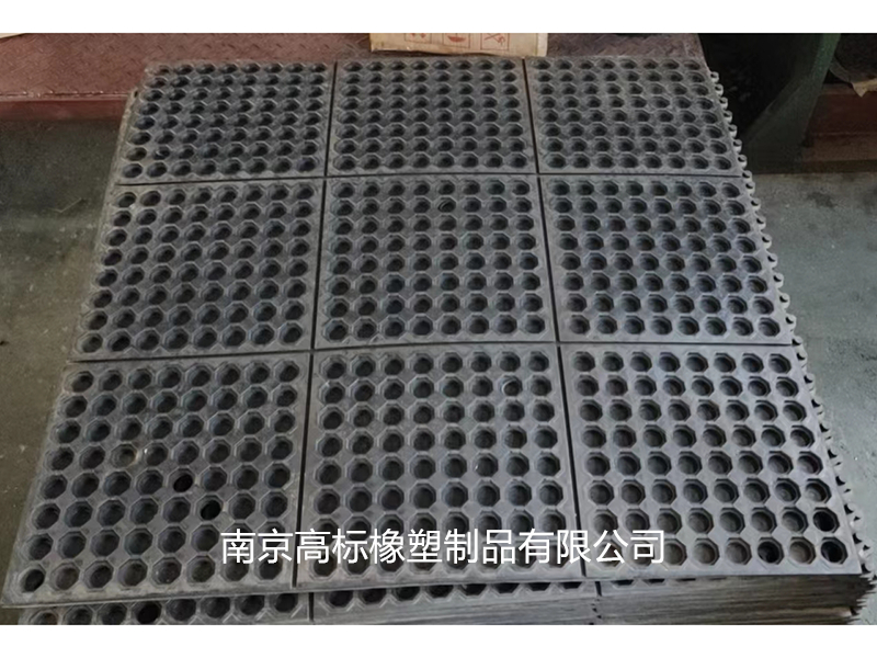 多孔橡膠墊